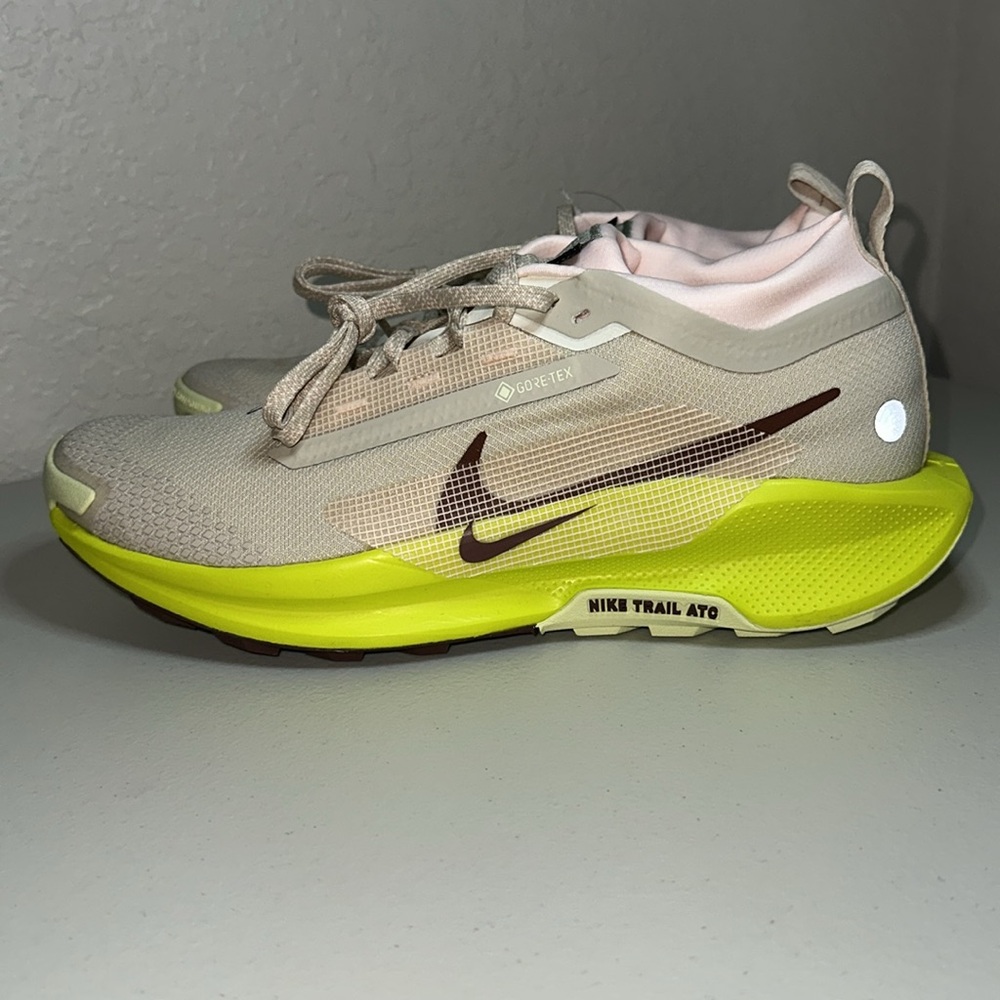 NIKE W PEGASUS TRAIL 5GTX NEW, size 11W, 9.5M, GORE TEX, last one! FQ0912101